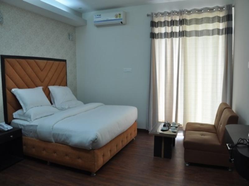 เดอะ รอยัล คอร์ต โฮเทล Hotel ไนนิตาล ภายนอก รูปภาพ