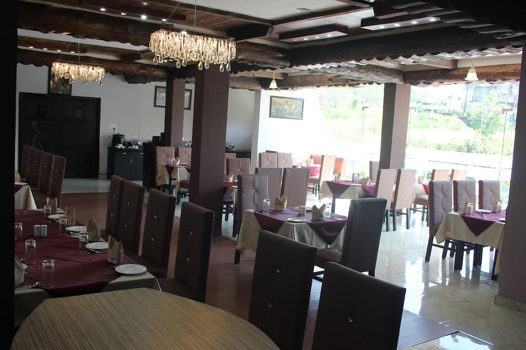 เดอะ รอยัล คอร์ต โฮเทล Hotel ไนนิตาล ภายนอก รูปภาพ