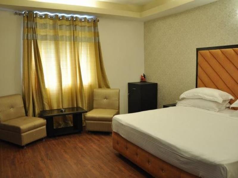 เดอะ รอยัล คอร์ต โฮเทล Hotel ไนนิตาล ภายนอก รูปภาพ
